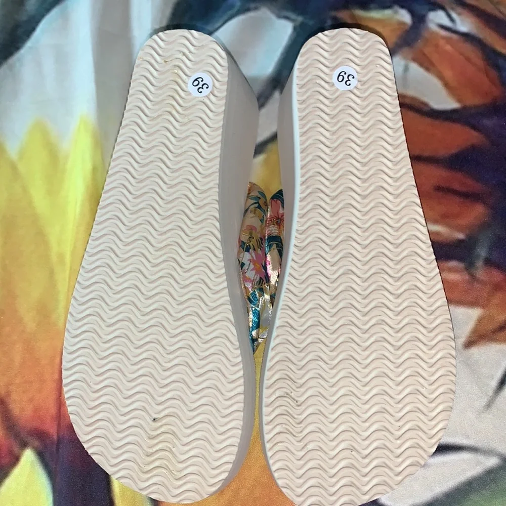 NWOT Wedge Cloud Foam Flip Flops Size 39 EUR 8-9US - Picture 5 of 5